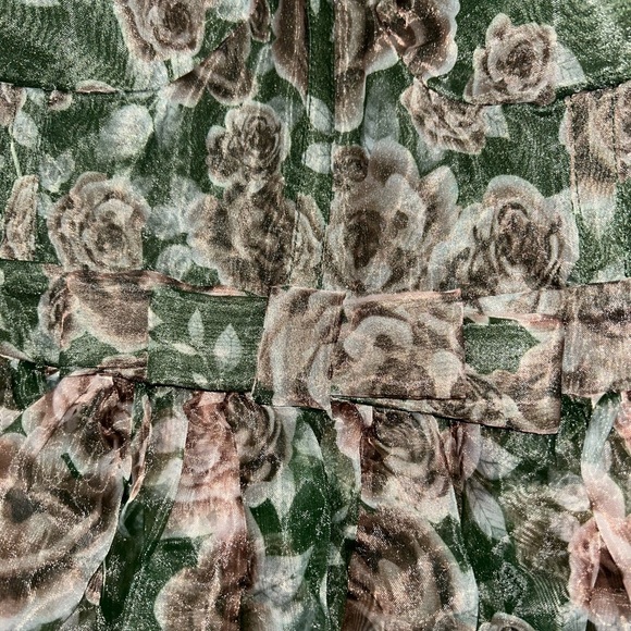 Elegant Floral Maxi Dress in Green - Picture 6 of 8